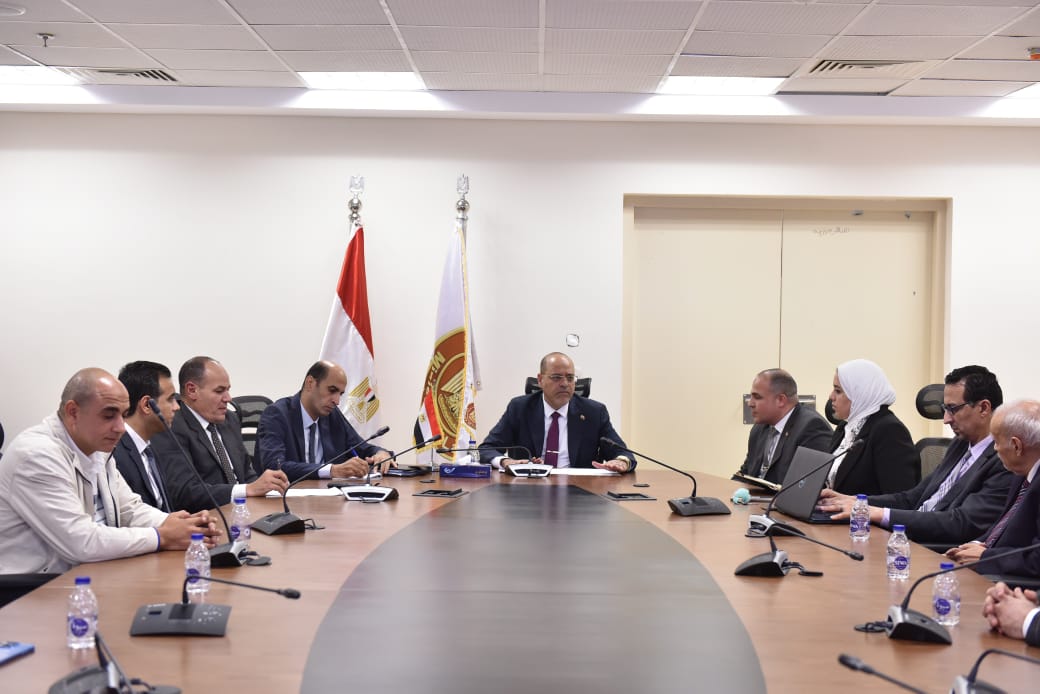 وزير القوى العامله 